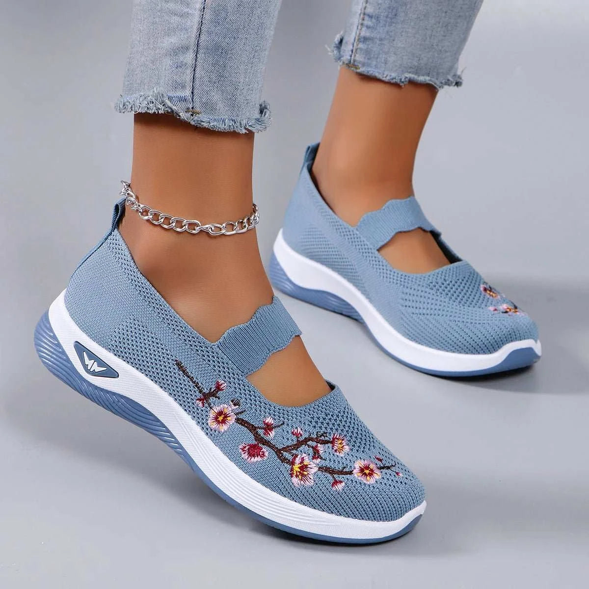 Women's summer breathable lightweight casual shoes for hot weather and everyday wear